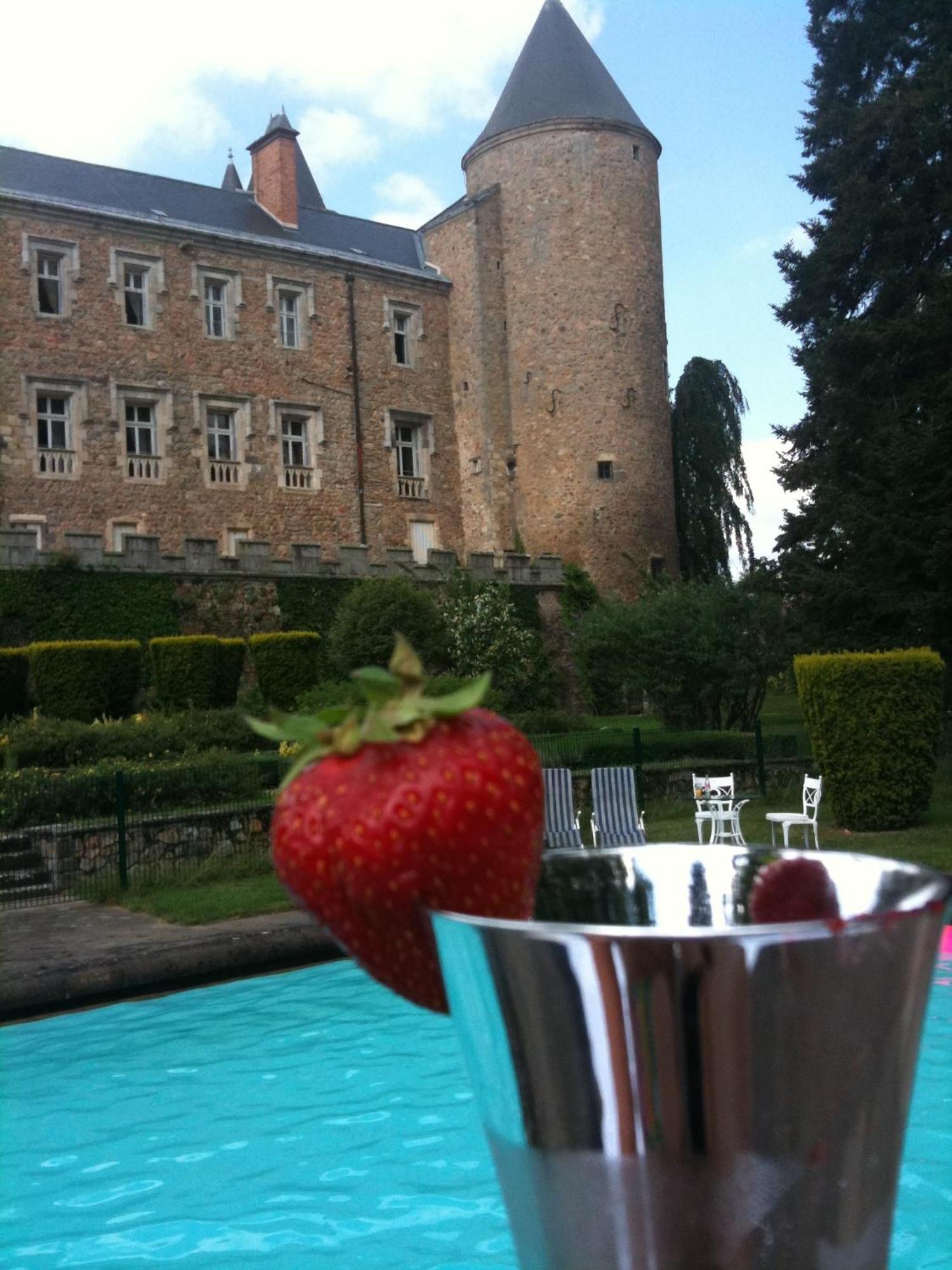 Chateau De Busset Exterior photo